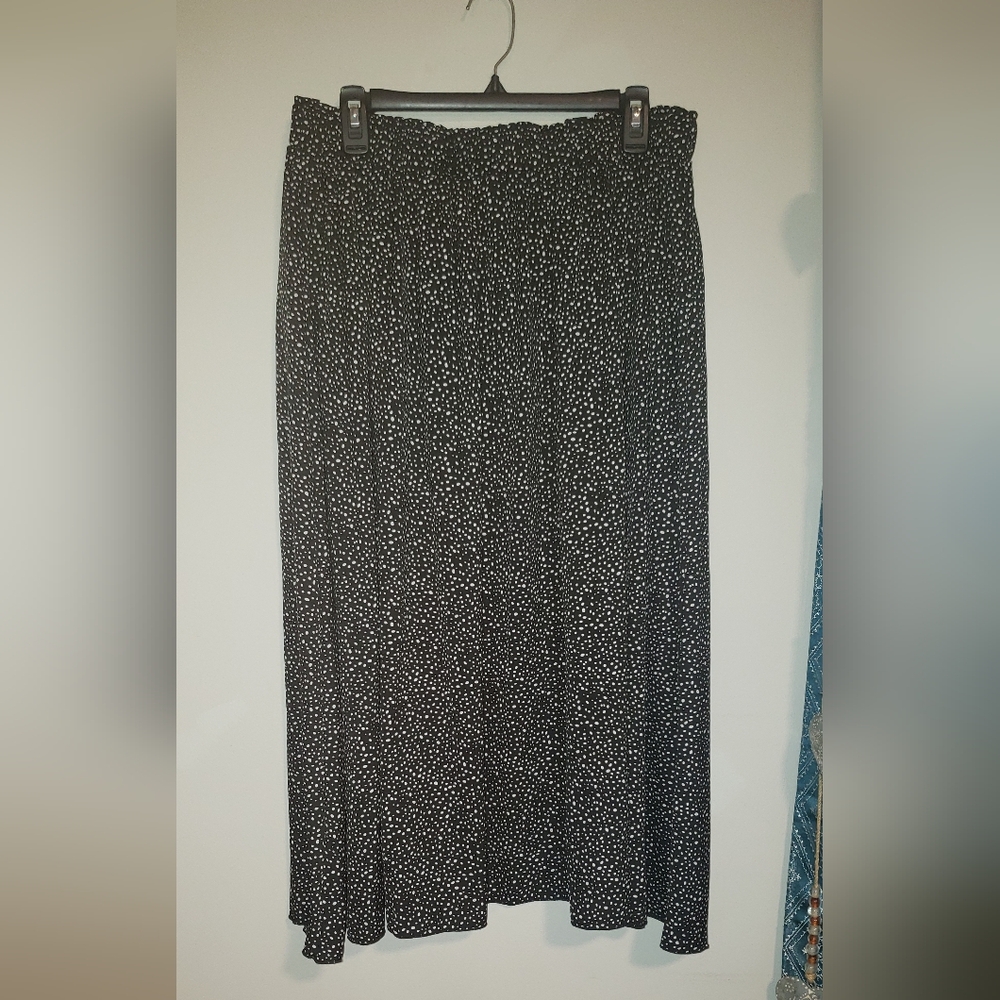 SHEIN polka dot skirt. Size 1XL(14). Color Black and white.